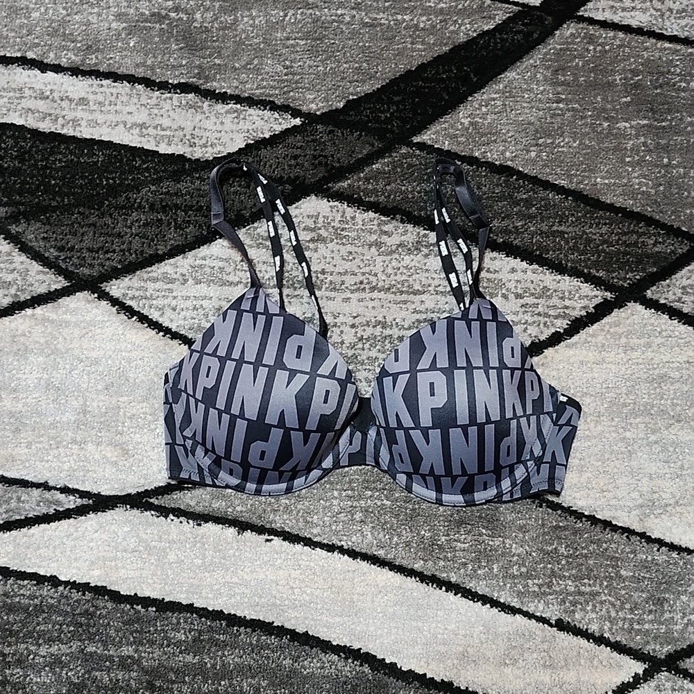 VS PINK 2017 LOGO WEAR EVERYWHERE LIGHTLY LINED T-SHIRT BRA 34C